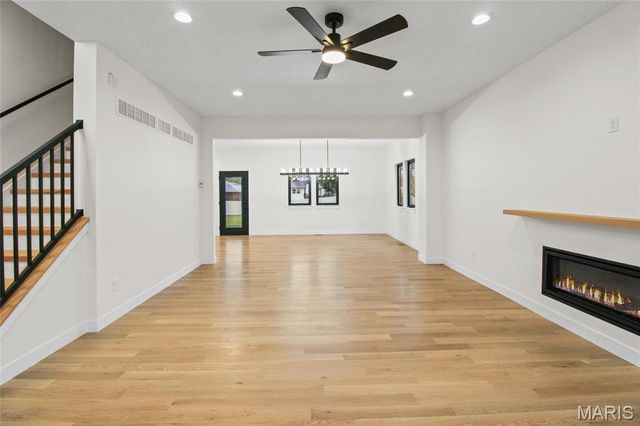 12430 Somerset Place Drive, St Louis, MO 63128