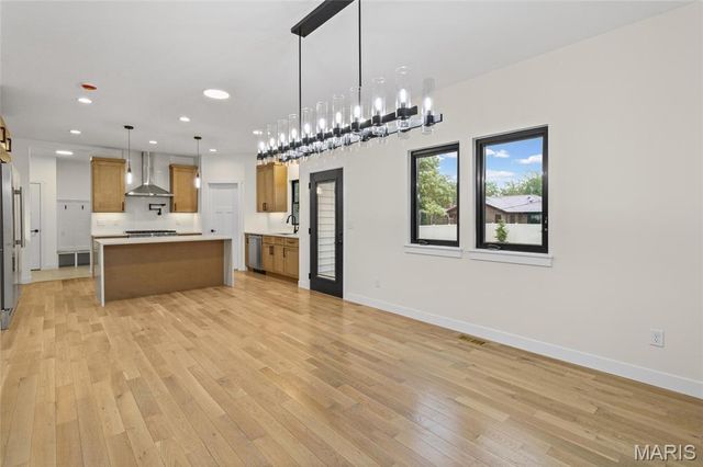 12430 Somerset Place Drive, St Louis, MO 63128