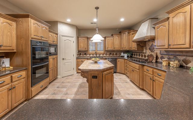 9804 Topeka Avenue, Lubbock, TX 79424