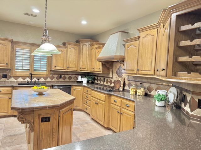 9804 Topeka Avenue, Lubbock, TX 79424