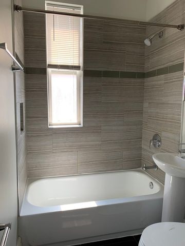 1653 N Halsted Street 2F, Chicago, IL 60614