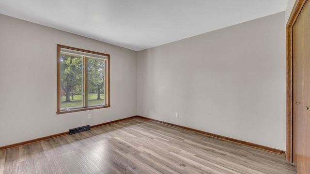 W4978 Valley Creek ROAD, Fond Du Lac, WI 54937