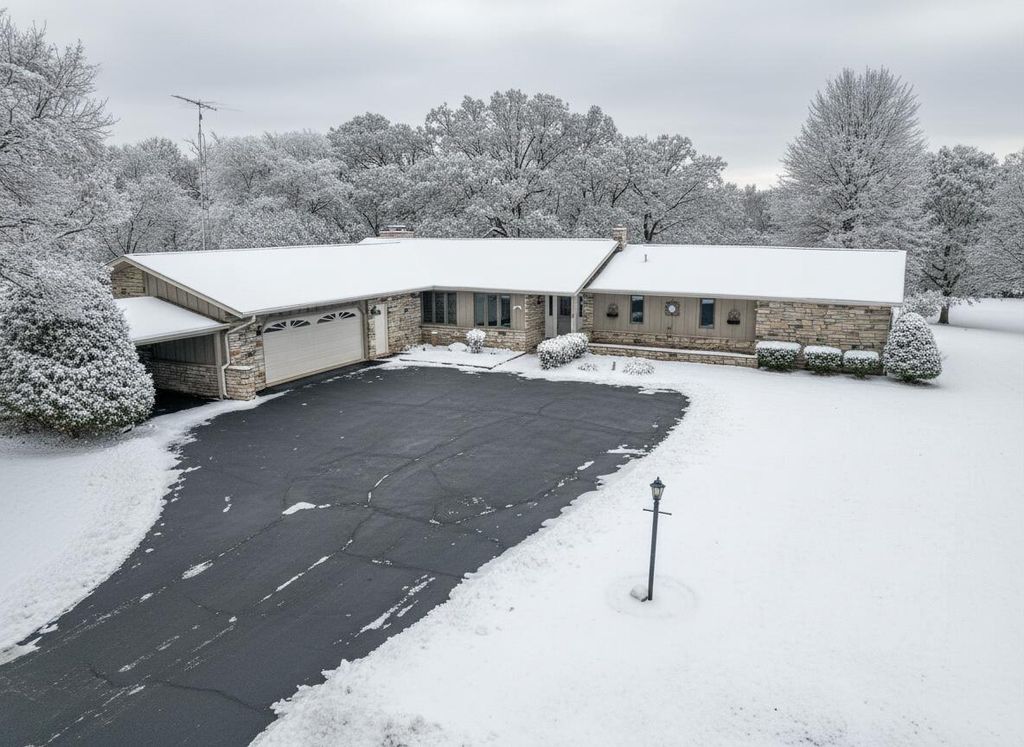 W4978 Valley Creek ROAD, Fond Du Lac, WI 54937