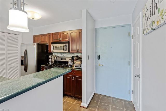 111 High St Apt 407, Portsmouth, VA 23704