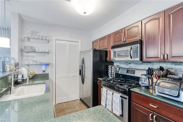 111 High St Apt 407, Portsmouth, VA 23704