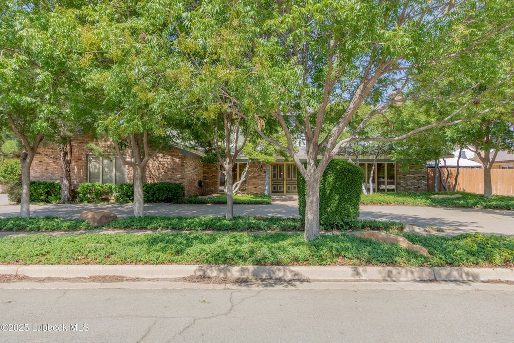 1804 Albany Avenue, Lubbock, TX 79416