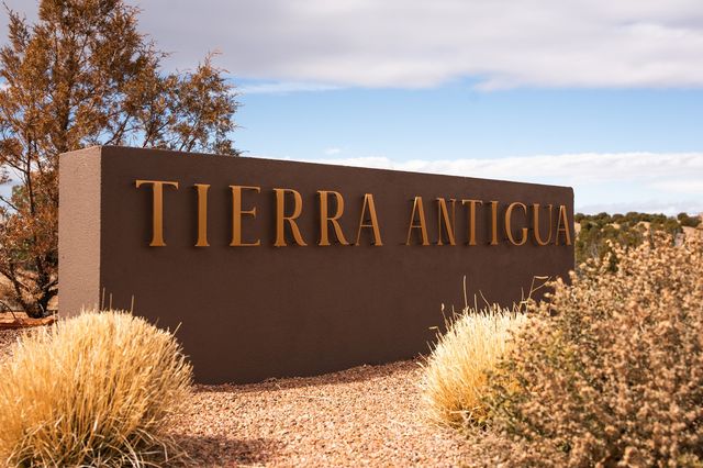 27 Tierra Antigua, Santa Fe, NM 87506