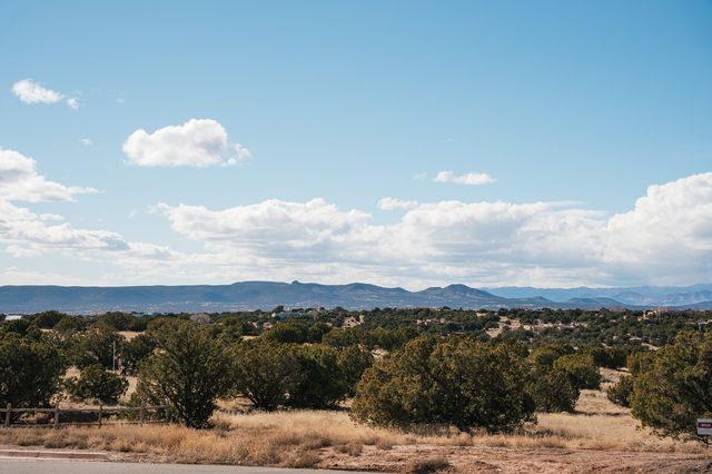 27 Tierra Antigua, Santa Fe, NM 87506