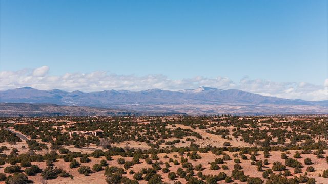 27 Tierra Antigua, Santa Fe, NM 87506