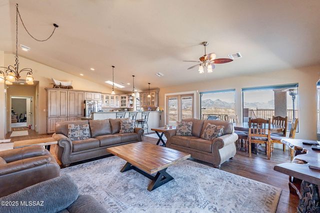 1491 Circulo Sombrero Rio, Rio Rico, AZ 85648