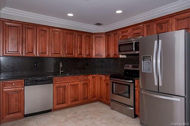 13 Sylvan Lane 13, Port Jefferson Station, NY 11776