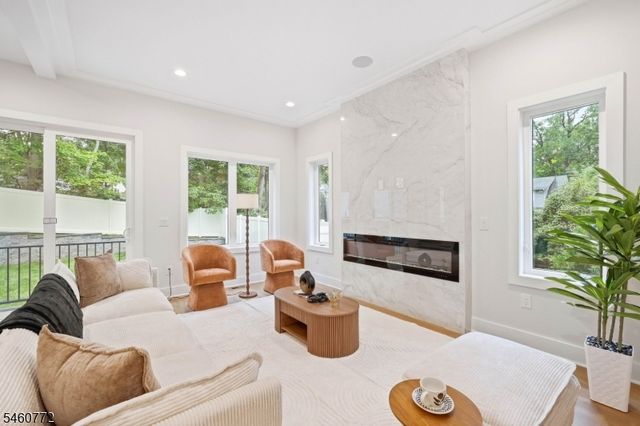 8 Roosevelt Ter, Livingston Twp., NJ 07039