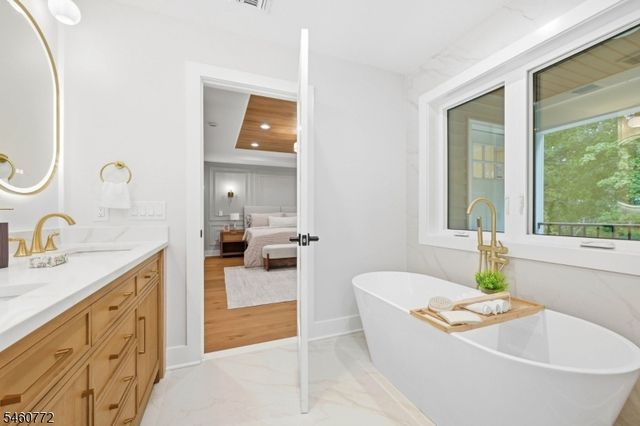 8 Roosevelt Ter, Livingston Twp., NJ 07039
