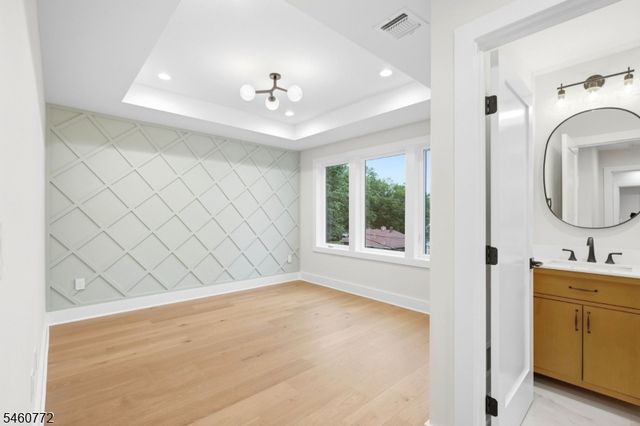 8 Roosevelt Ter, Livingston Twp., NJ 07039