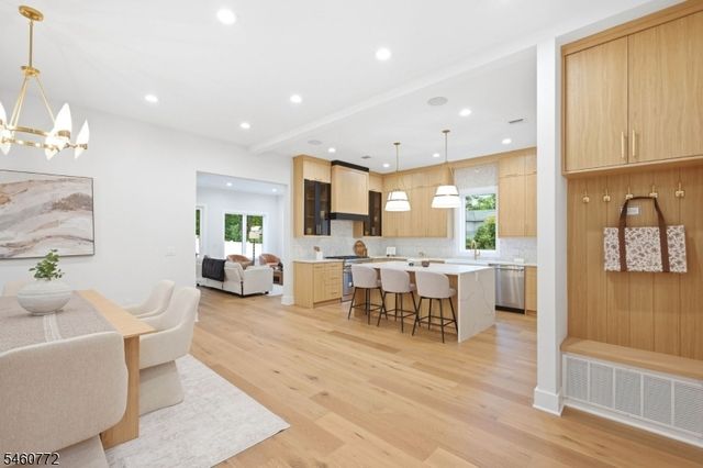 8 Roosevelt Ter, Livingston Twp., NJ 07039