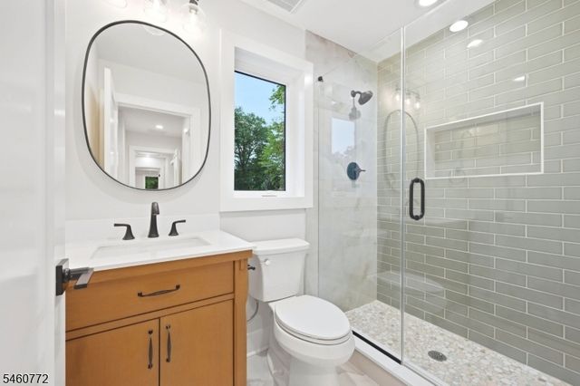 8 Roosevelt Ter, Livingston Twp., NJ 07039