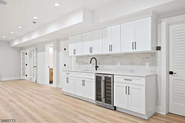 8 Roosevelt Ter, Livingston Twp., NJ 07039
