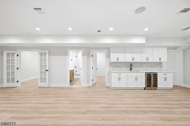 8 Roosevelt Ter, Livingston Twp., NJ 07039