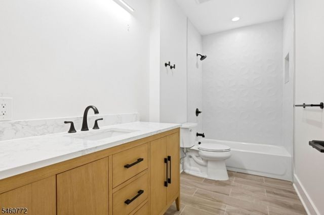 8 Roosevelt Ter, Livingston Twp., NJ 07039