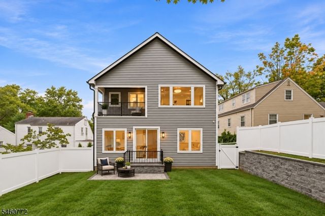 8 Roosevelt Ter, Livingston Twp., NJ 07039