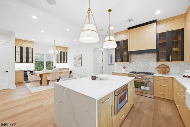 8 Roosevelt Ter, Livingston Twp., NJ 07039