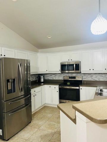 5946 SE Inez Avenue, Stuart, FL 34997