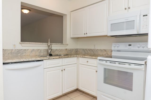 4270 Calinda Lane APT 326, Niceville, FL 32578