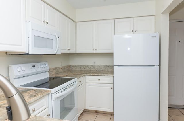 4270 Calinda Lane APT 326, Niceville, FL 32578