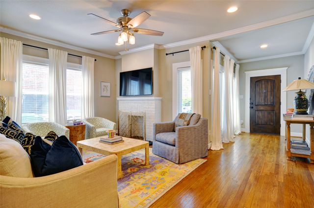 3915 W 6th Street, Fort Worth, TX 76107