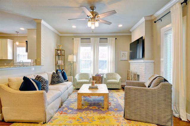 3915 W 6th Street, Fort Worth, TX 76107