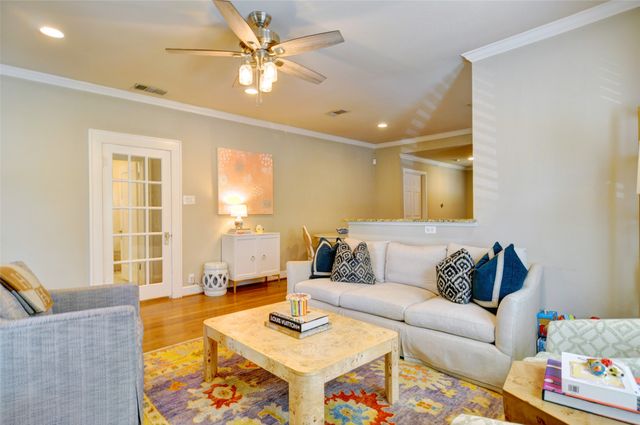 3915 W 6th Street, Fort Worth, TX 76107