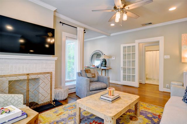 3915 W 6th Street, Fort Worth, TX 76107