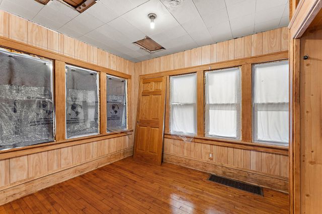 982 Case Avenue, Saint Paul, MN 55106