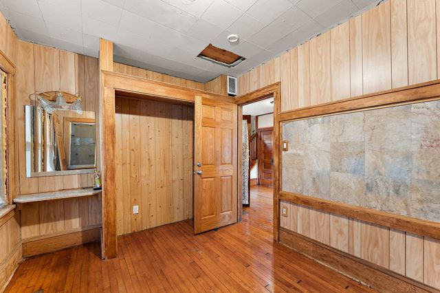 982 Case Avenue, Saint Paul, MN 55106