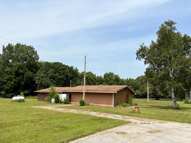 4112 S Youth Camp Road, St. Anne, IL 60964