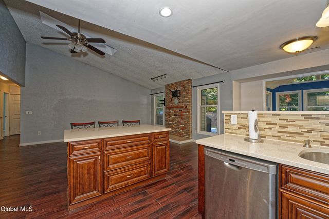 638 Top Ridge Drive, Guilderland, NY 12203