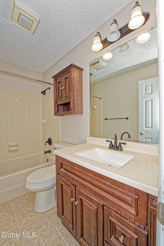 638 Top Ridge Drive, Guilderland, NY 12203