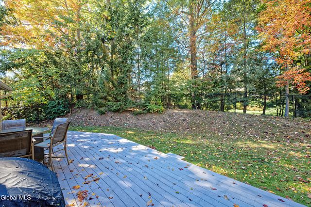 638 Top Ridge Drive, Guilderland, NY 12203