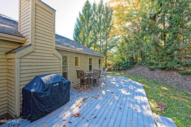 638 Top Ridge Drive, Guilderland, NY 12203