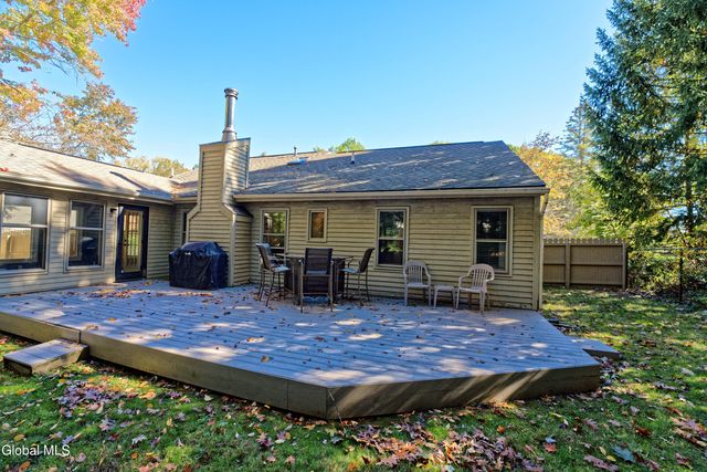 638 Top Ridge Drive, Guilderland, NY 12203