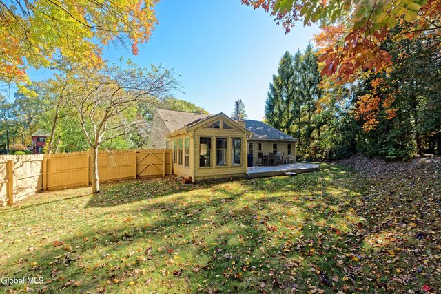 638 Top Ridge Drive, Guilderland, NY 12203