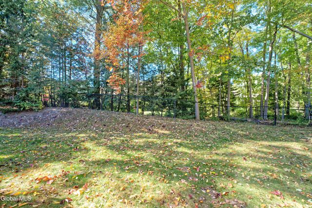 638 Top Ridge Drive, Guilderland, NY 12203