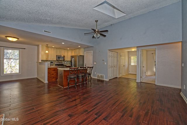 638 Top Ridge Drive, Guilderland, NY 12203