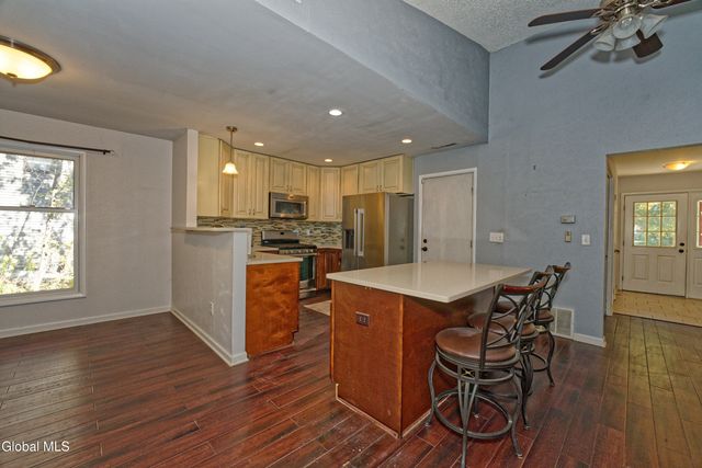 638 Top Ridge Drive, Guilderland, NY 12203