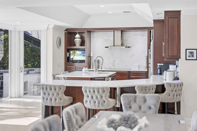 910 Jasmine Drive, Delray Beach, FL 33483