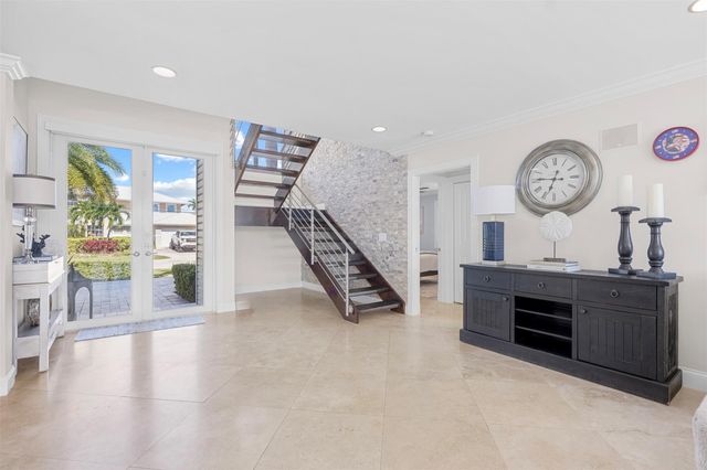 910 Jasmine Drive, Delray Beach, FL 33483