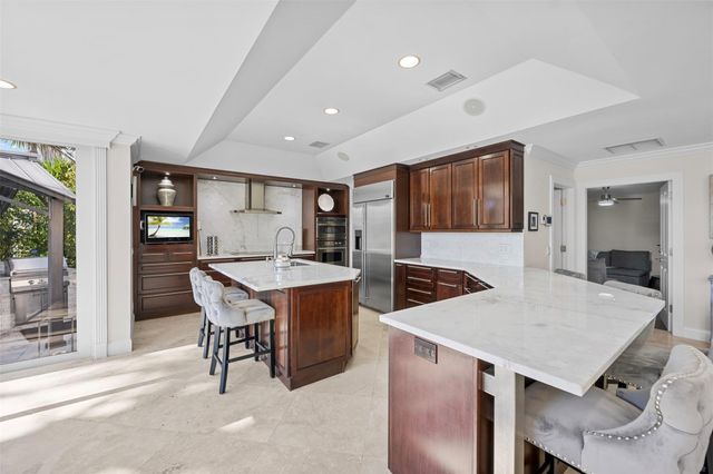 910 Jasmine Drive, Delray Beach, FL 33483