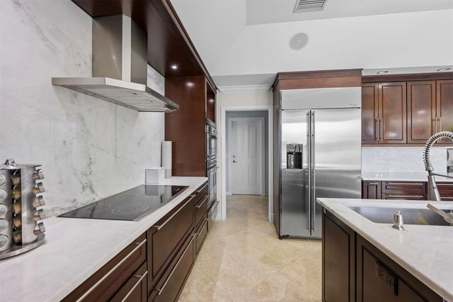 910 Jasmine Drive, Delray Beach, FL 33483