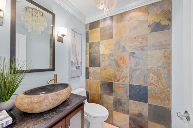 910 Jasmine Drive, Delray Beach, FL 33483