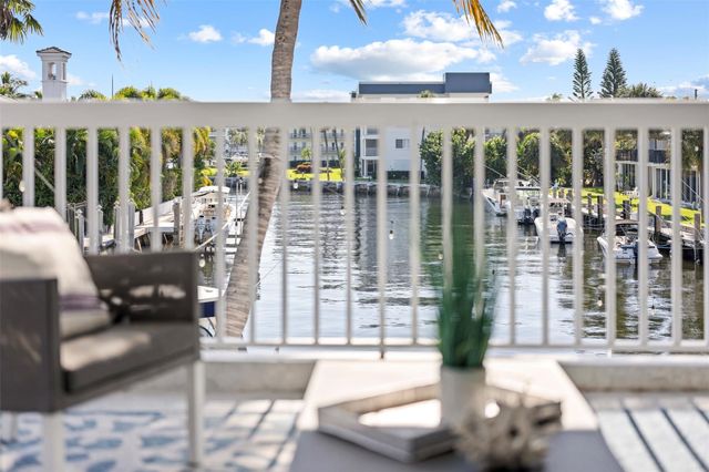 910 Jasmine Drive, Delray Beach, FL 33483